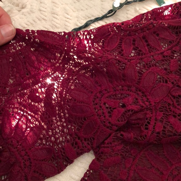 Lace burgundy crop top with flare sleeves - Picture 5 of 6